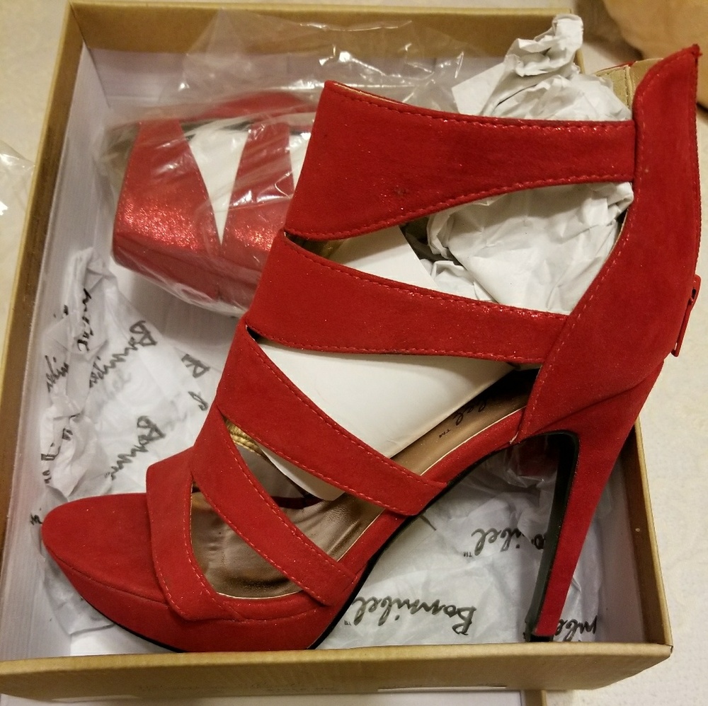 Heels - Picture 2 of 3